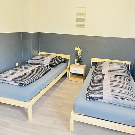 Monteurzimmer Leo 2 *