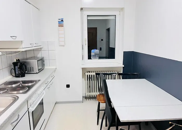 Monteurzimmer Leo 2 *