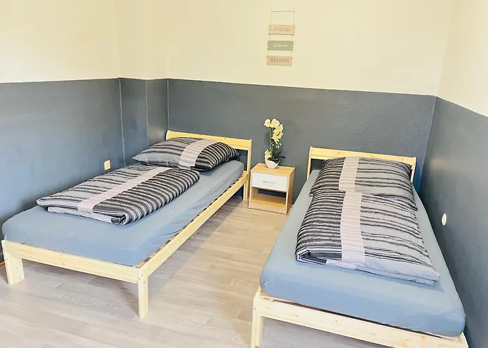 Monteurzimmer Leo 2 *